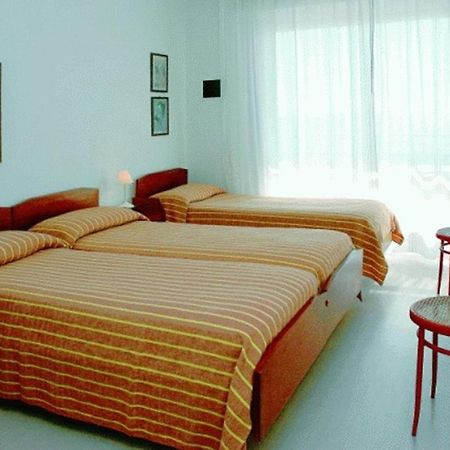 Lignano Sabbiadoro Sea Front Apartment Bagian luar foto