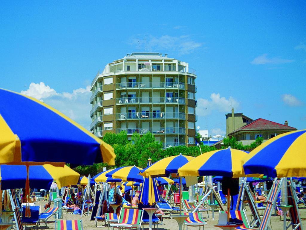 Lignano Sabbiadoro Sea Front Apartment Bagian luar foto