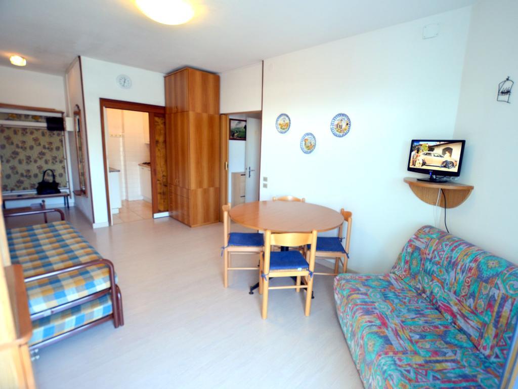 Lignano Sabbiadoro Sea Front Apartment Bagian luar foto