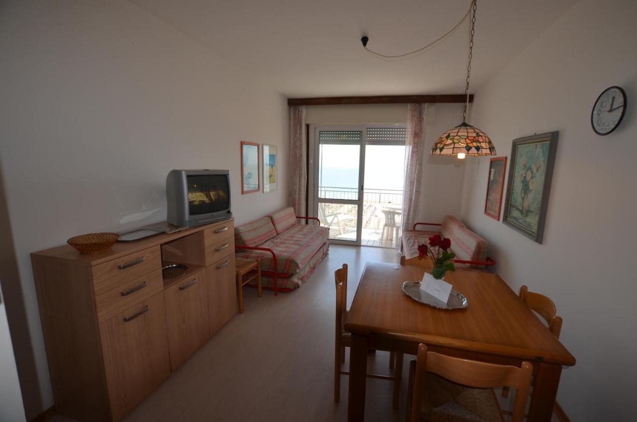 Lignano Sabbiadoro Sea Front Apartment Bagian luar foto
