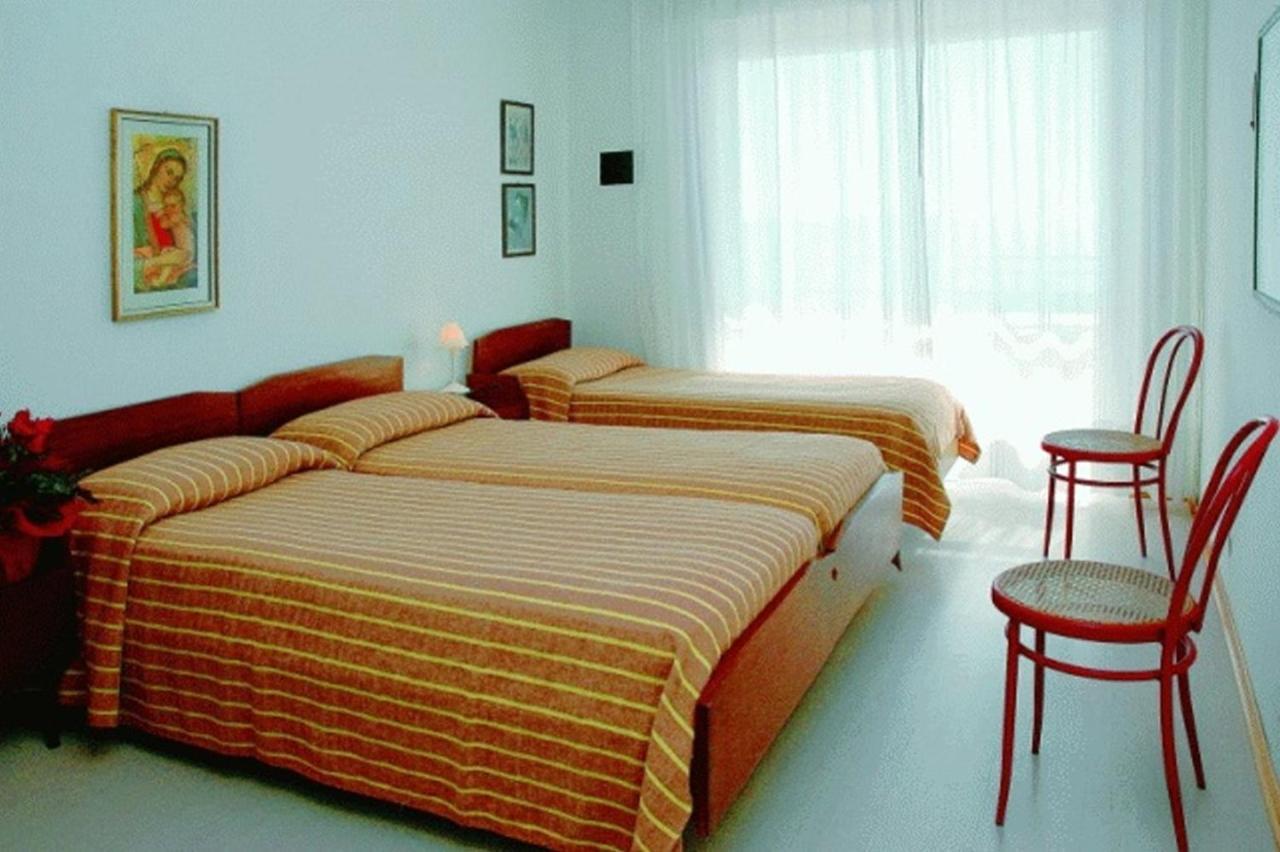 Lignano Sabbiadoro Sea Front Apartment Bagian luar foto